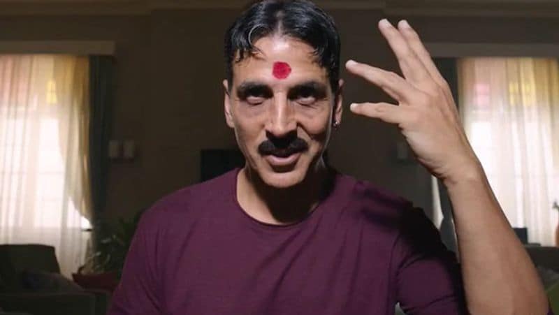 इसके साथ ही, मेकर्स ने पहली बार लाइक और डिसलाइक बटन नहीं छुपाया था। बल्कि जब मूवी का ट्रेलर रिलीज किया था तब भी इसका लाइक और डिसलाइक का बटन बंद कर दिया गया था। इस पर भी सोशल मीडिया यूजर्स ने अक्षय को ट्रोल किया था।
