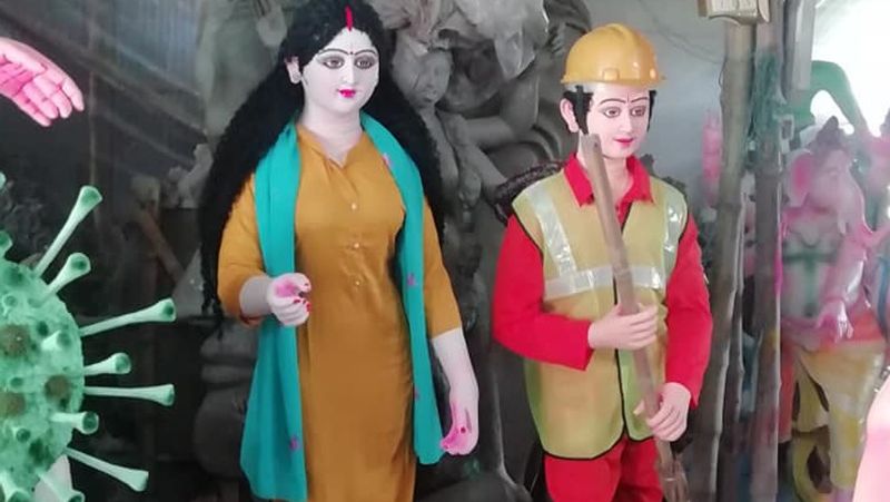 प्रतिमा की यह फोटे फेसबुक पर काफी वायरल हो रही है। नित्या पौल नाम के यूजर ने बताया कि यह प्रतिमा उत्तर बंगाल के सिलीगुड़ी में रखी गई है। इसे जितेन पौल ने बनाया है। 