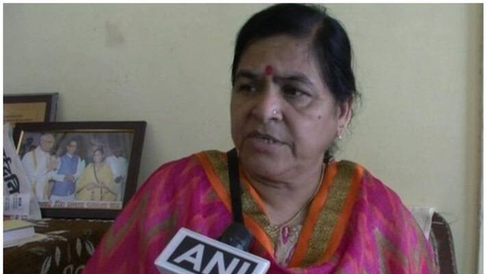 time consuming process MP minister Usha Thakur demand of Rs 100 for selfie time consuming process MP minister Usha Thakur demand of Rs 100 for selfie