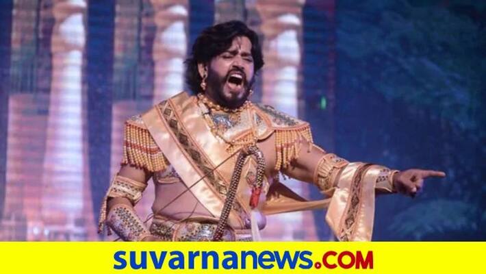 Ravi Kishan as Bharat to Vindu Dara Singh as Hanuman in Ayodhya Ki Ram Leela pod Ravi Kishan as Bharat to Vindu Dara Singh as Hanuman in Ayodhya Ki Ram Leela pod