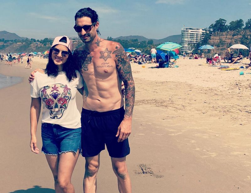 Sunny Leone Gifts Daniel Weber The Best Husband Title Because Sometimes I m Impossible To Deal With