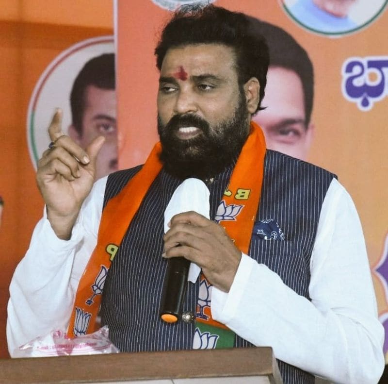 Nalin Kumar Kateel Talks Over D K Shivakumar grg