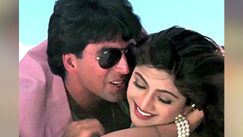 শিল্পা যখন অক্ষয়ের প্রেমে পড়েছিল তখন প্রথম অবস্থায় অক্ষয়কে বোঝা তার পক্ষে সম্ভব হয়নি।