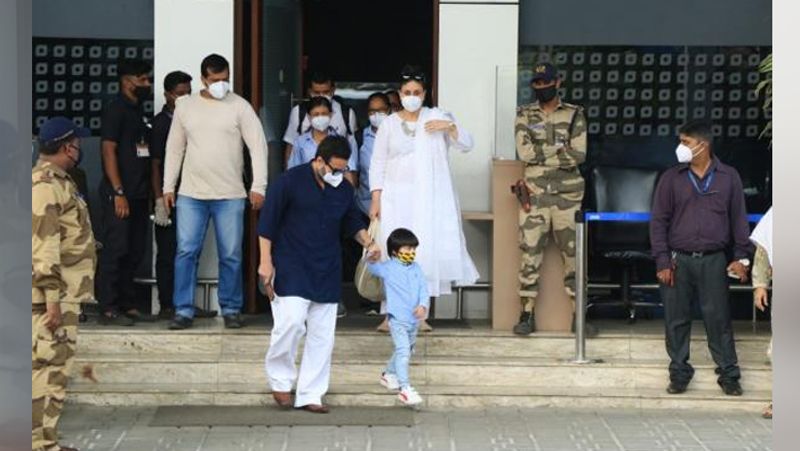 एयरपोर्ट पर सैफ अपने बेटे तैमूर का पूरा ध्यान रखे हुए थे। उन्होंने सीढ़ियां उतरते वक्त बेटे का हाथ रखा था। इस दौरान करीना भी साथ-साथ चल रही थी।