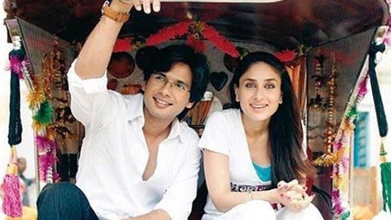 শুধু করিনা কেন, সঙ্গে শাহিদ বলেন, যদি পরিচালক বলেন তাঁকে গাধা-গরুর সঙ্গে অভিনয় করতে তিনি তাও পিছু পা হবেন না। এই কথা বলার পরই পরিবেশ হয়ে ওঠে গরম।