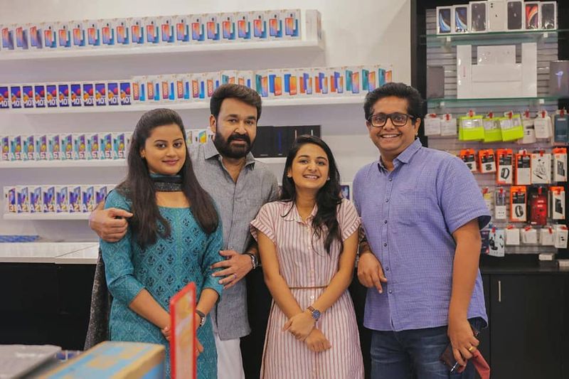 jeethu joseph shares photo of georgekutty and family