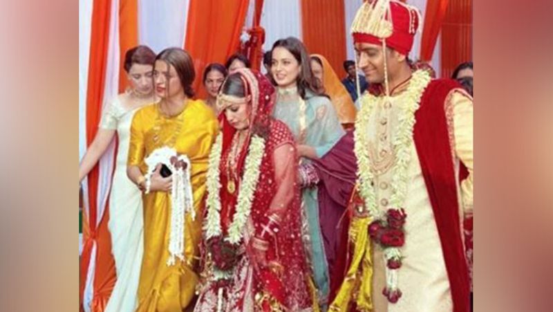 एक्ट्रेस ने भाई के वीडियो को शेयर करने के साथ ही कैप्शन में लिखा, 'करण और अंजली को आशीर्वाद दें, आज हमारे घर बेटी आई है मगर जब मैं अंजली के माता पिता के बारे में सोचती हूं तो दिल भारी हो जाता है। आज उनका घर सूना होगा, उन्होंने अपने दिल का एक हिस्सा काट कर हमें दे दिया। आज उनकी बेटी का कमरा खाली हो गया होगा, कन्यादान से बढ़कर कोई दान नहीं।'