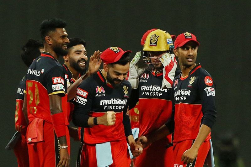 ipl 2020 rcb vs kkr fans praises pacer Mohammed Siraj