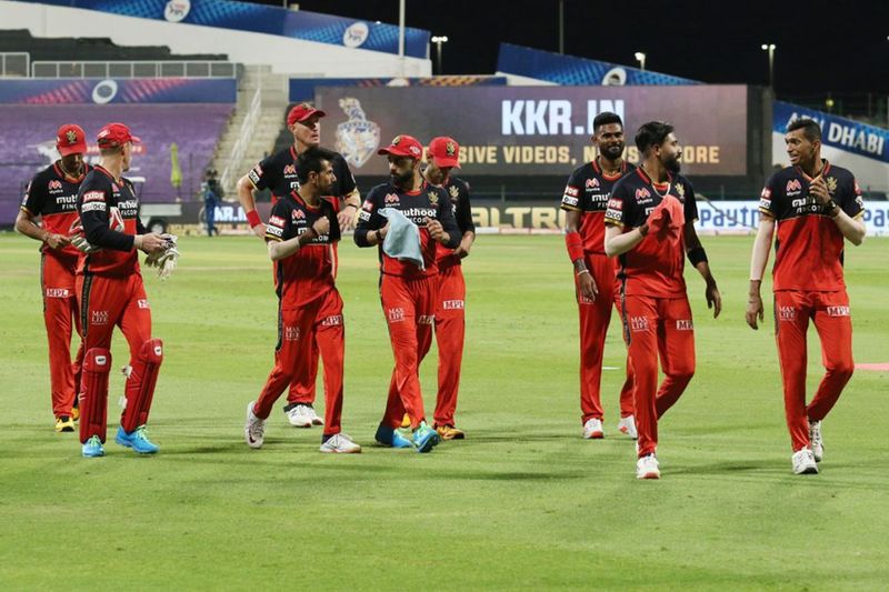 ipl 2020 rcb vs kkr fans praises pacer Mohammed Siraj