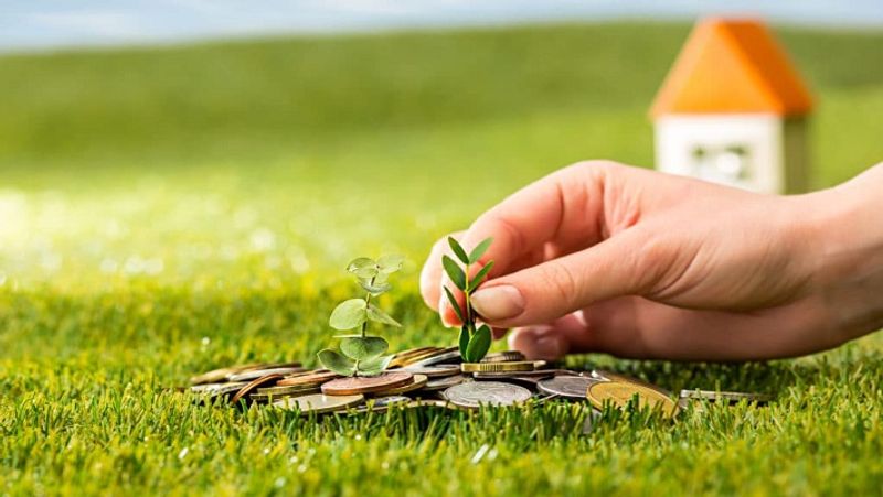 5 लाख से ज्यादा के प्लान पर एन्युटी रेट
जॉइंट लाइफ प्लान को 1.5 लाख रुपए का न्यूनतम भुगतान करके खरीदा जा सकता है। इसमें सालाना 12 हजार रुपए की दर से एन्युटी को मासिक, तिमाही, छमाही या सालाना लिया जा सकता है। इस पॉलिसी को खरीदने के लिए अधिकतम सीमा नहीं तय की गई है। 5 लाख रुपए से ज्यादा का प्लान लेने पर एन्युटी रेट अधिक मिलेगा।
(फाइल फोटो)