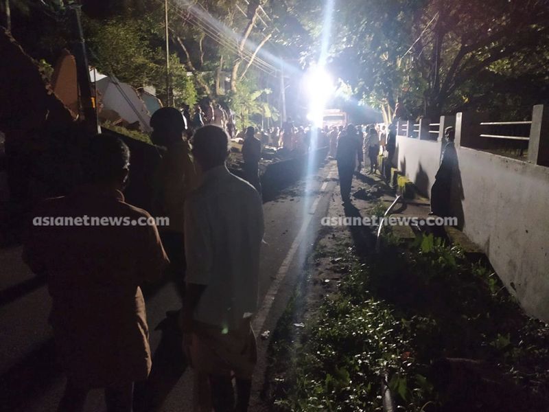 man died after building collapsed in kozhikode