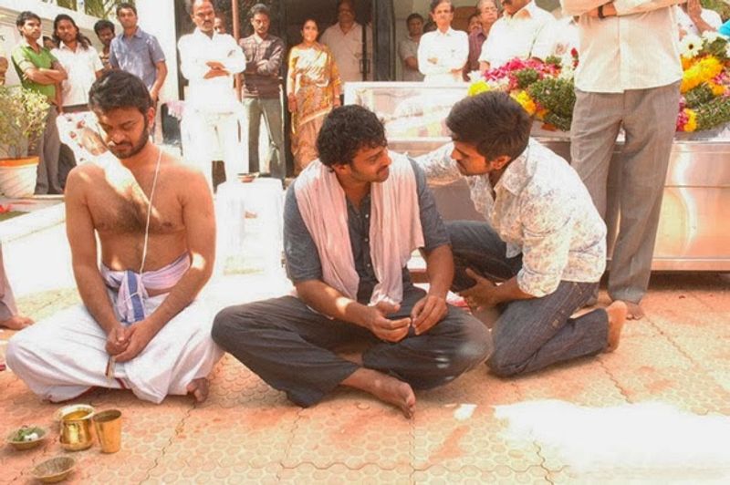 పాన్ ఇండియా అనే మాటని పరిచయం చేశాడు. దానికి కొత్త అర్థాన్ని తీసుకొచ్చాడు. కలెక్షన్ల సునామిని సృష్టించాడు. తెలుగు చిత్ర పరిశ్రమ ఇమేజ్ దశ దిశలా వ్యాపింపచేశాడు. ప్రముఖ మ్యూజియం మేడమ్ టుసాడ్స్ లో మైనపు విగ్రహంలా నిలిచాడు. 