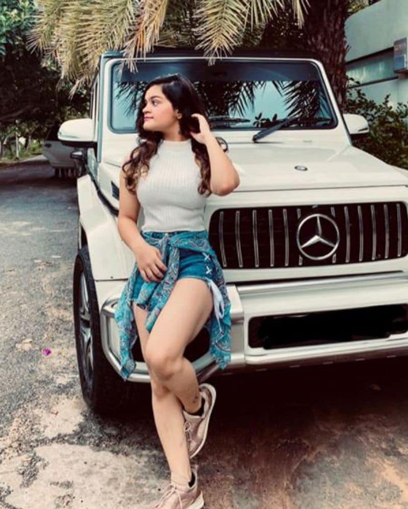 yashika anand sister osheen anand photo gallery