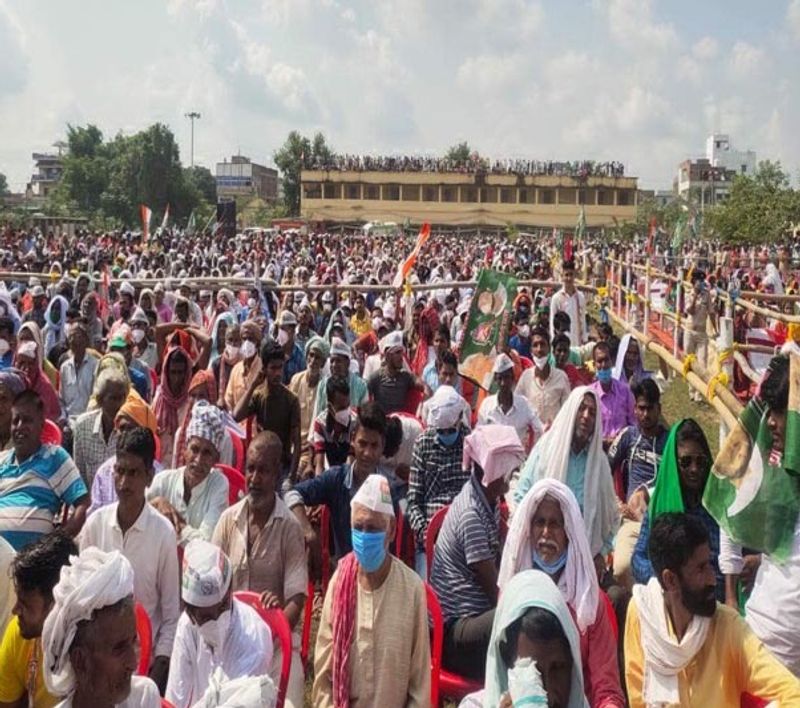ಪೆಟ್ರೋಲ್ ಹಾಗೂ ಡೀಸೆಲ್ ಬೆಲೆ ಏರಿಕೆಗೆ ಕಾರಣ ಅಂತಾರಾಷ್ಟ್ರೀಯ ಮಾರುಕಟ್ಟೆಯಲ್ಲಿ ಕಚ್ಚಾತೈಲ ಬೆಲೆ ಏರಿಕೆ ಅನ್ನೋ ಉತ್ತರ ಸಾಮಾನ್ಯವಾಗಿದೆ. ಇನ್ನು ಡಾಲರ್ ಎದುರು ರೂಪಾಯಿ ಮೌಲ್ಯ ಕುಸಿತ ಕೂಡ ಕಾರಣವಾಗಲಿದೆ. ಆದರೆ ಈ ಎಲ್ಲಾ ಅಂಶಗಳು ಭಾರತದಲ್ಲಿ ಚುನಾವಣೆ ದಿನಾಂಕ ಘೋಷಣೆಯಾಗಿ, ಫಲಿತಾಂಶ ಹೊರಬೀಳುವವರೆಗೂ ಅನ್ವಯವಾಗುವುದಿಲ್ಲ ಅನ್ನೋದು ಮತ್ತೊಮ್ಮೆ ಸಾಬೀತಾಗಿದೆ.