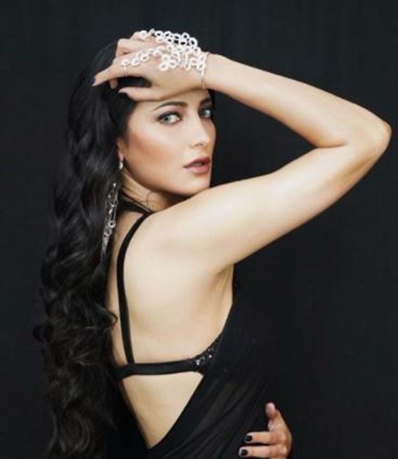 Shruti Haasan photos black saree and bikini blouse