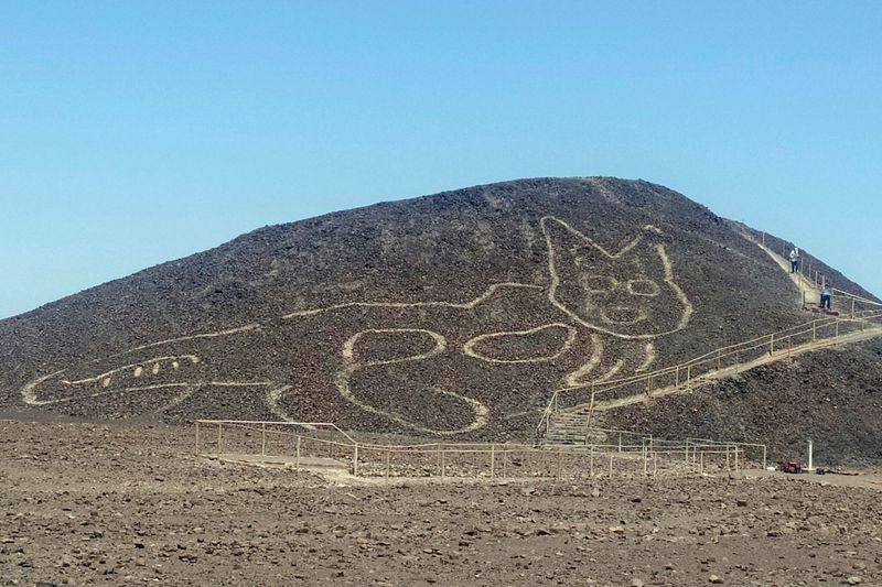 2000 year old geoglyph discovered in peru