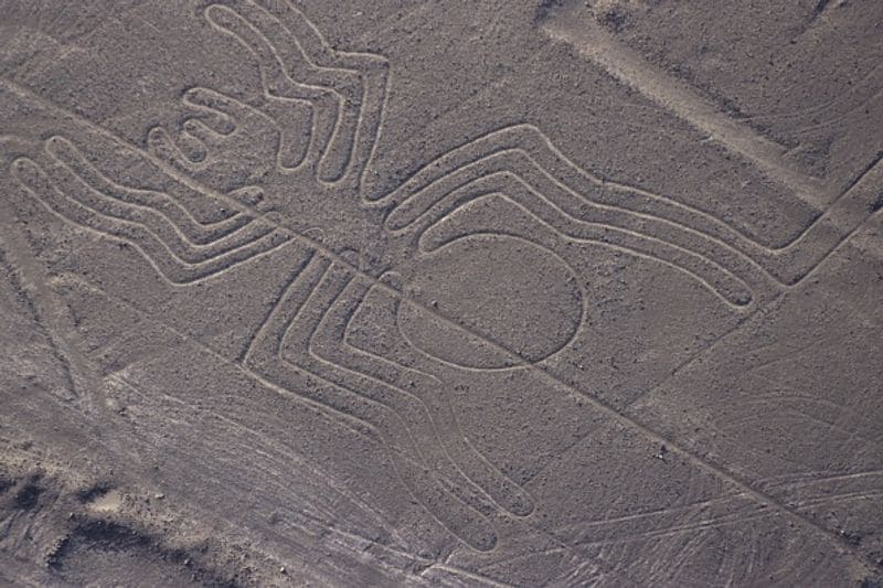 2000 year old geoglyph discovered in peru