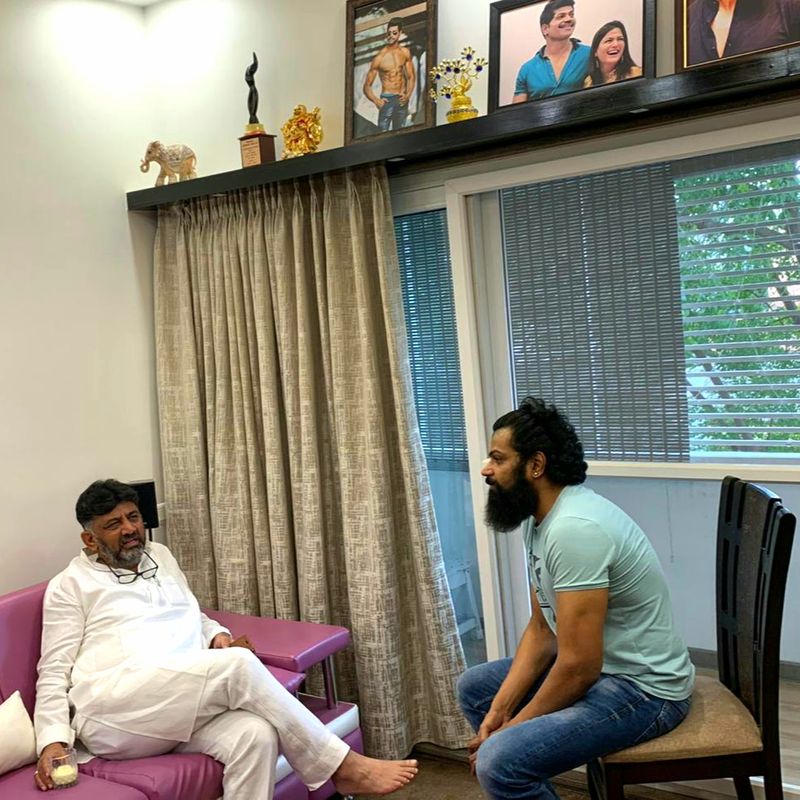 DK Shivakumar meets actor vinod prabhakar requesting support in coming byelection dpl