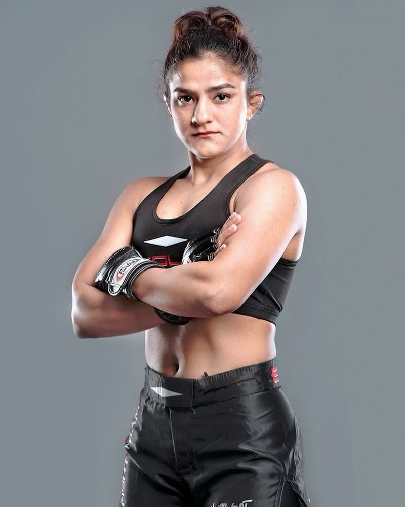 Dangal Real life wrestler Ritu Phogat Hot Glamorous Photos in Instagram CRA