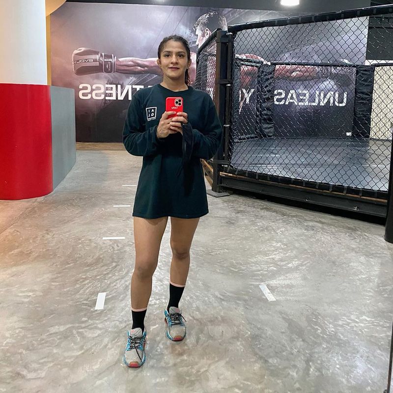 Dangal Real life wrestler Ritu Phogat Hot Glamorous Photos in Instagram CRA