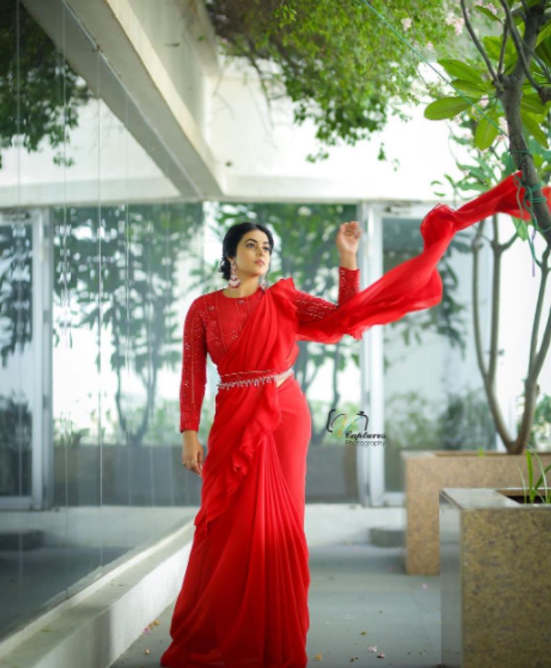 Shamna Kasim act in Sundari film