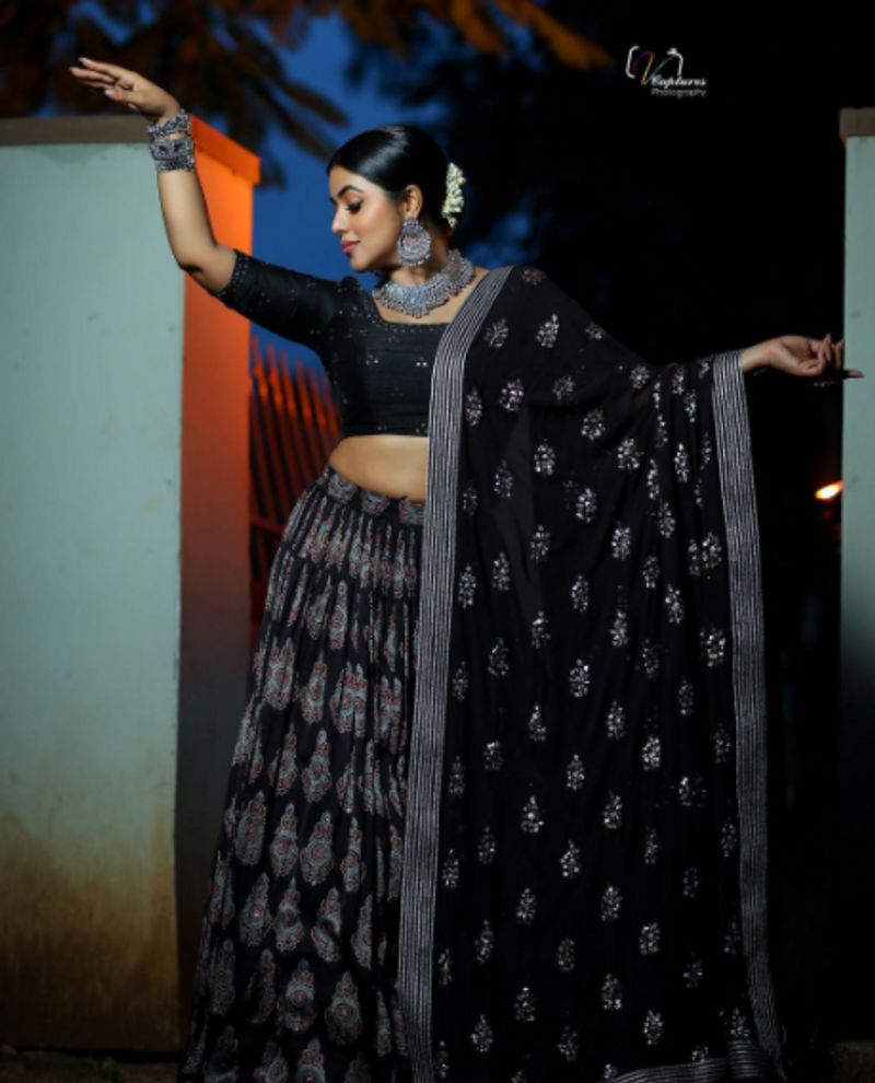Shamna Kasim act in Sundari film