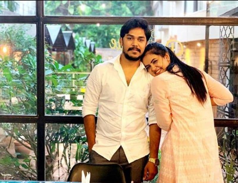 vijay tv famous serial actress got engagement