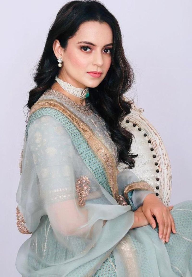 actress kangana traditional dressing function photo clicks