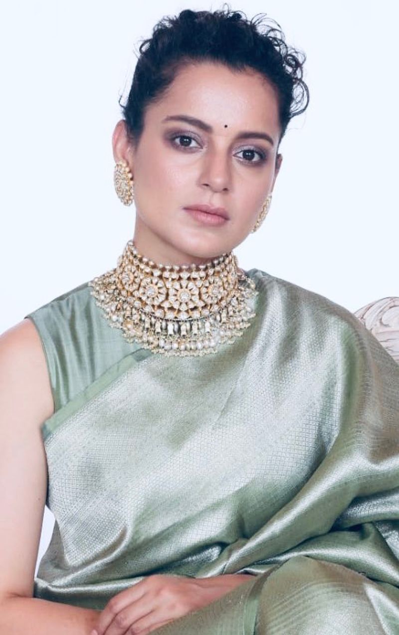 actress kangana traditional dressing function photo clicks