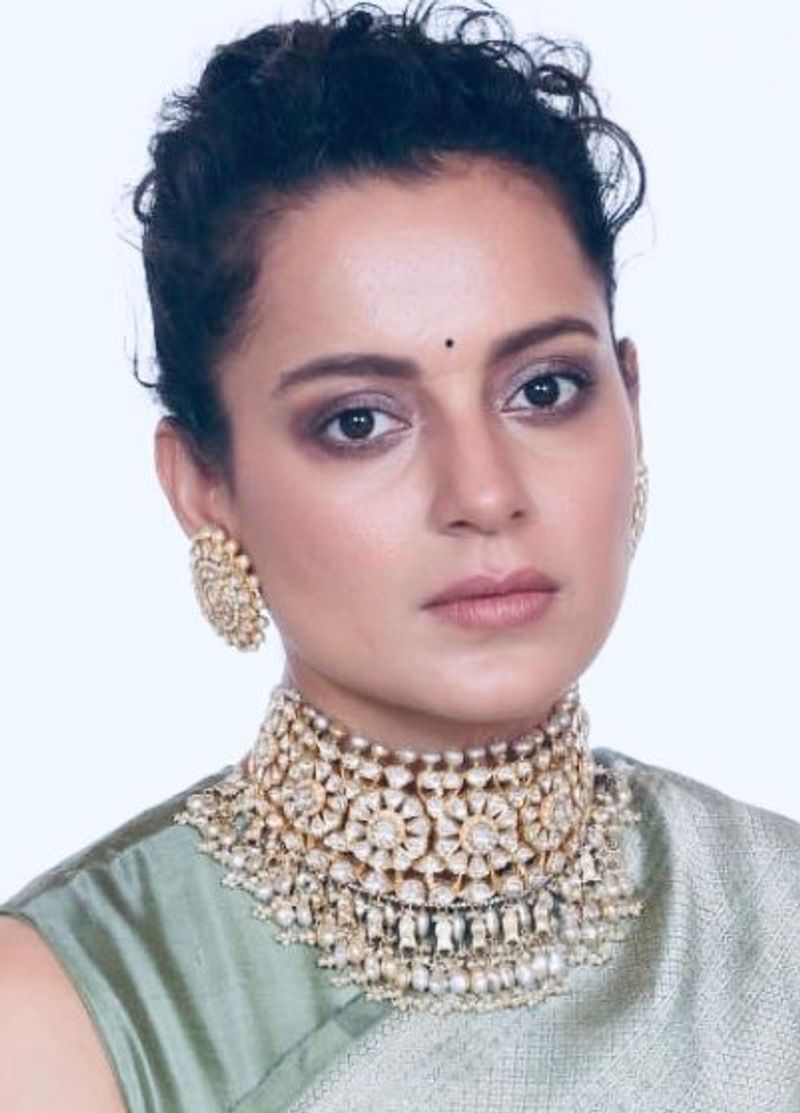 actress kangana traditional dressing function photo clicks