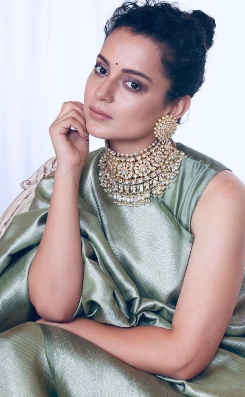 actress kangana traditional dressing function photo clicks