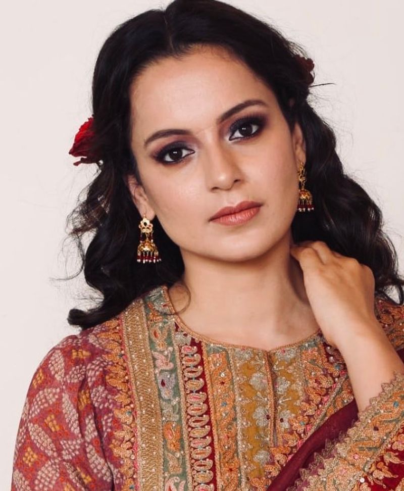 actress kangana traditional dressing function photo clicks