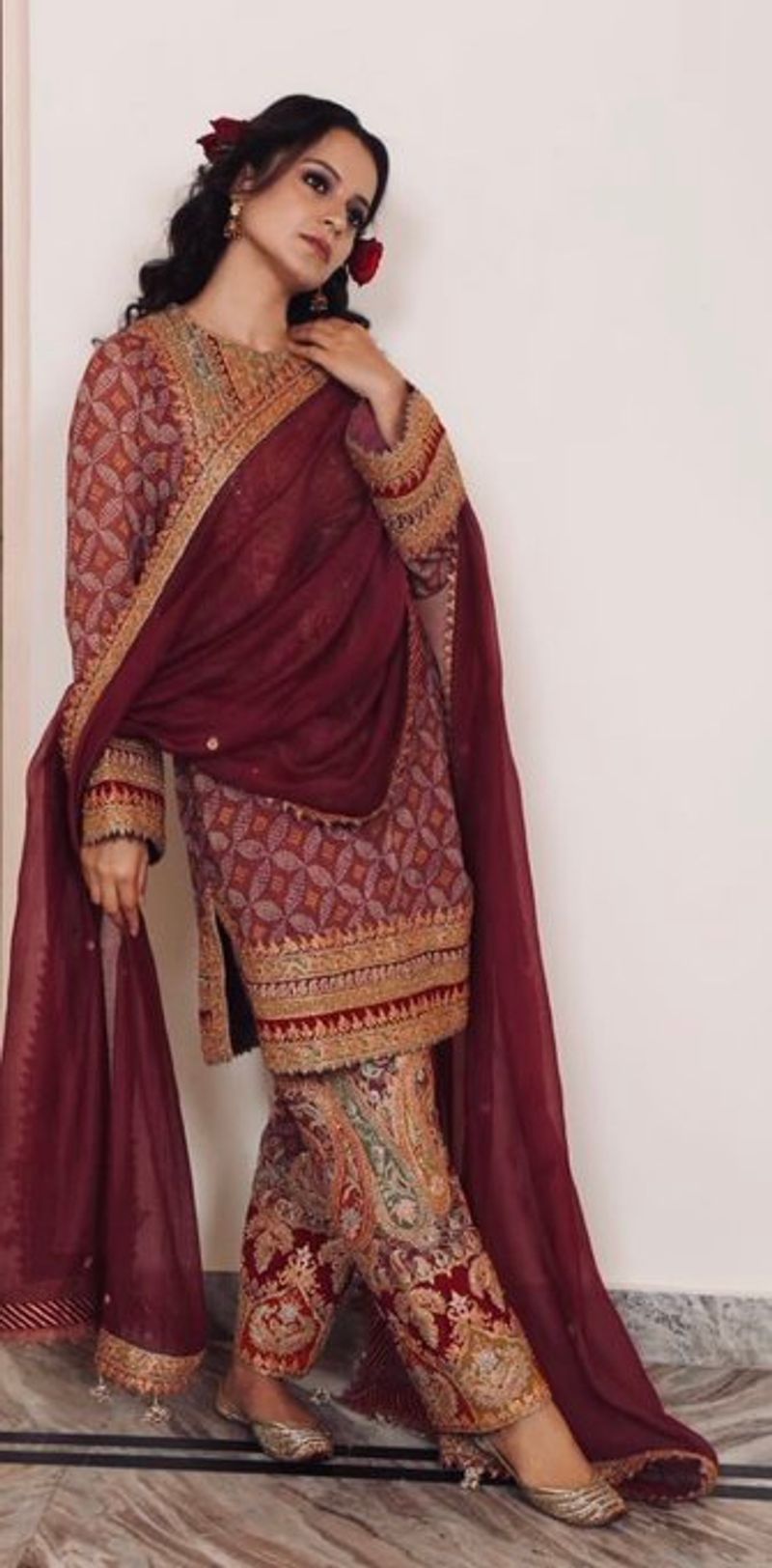 actress kangana traditional dressing function photo clicks