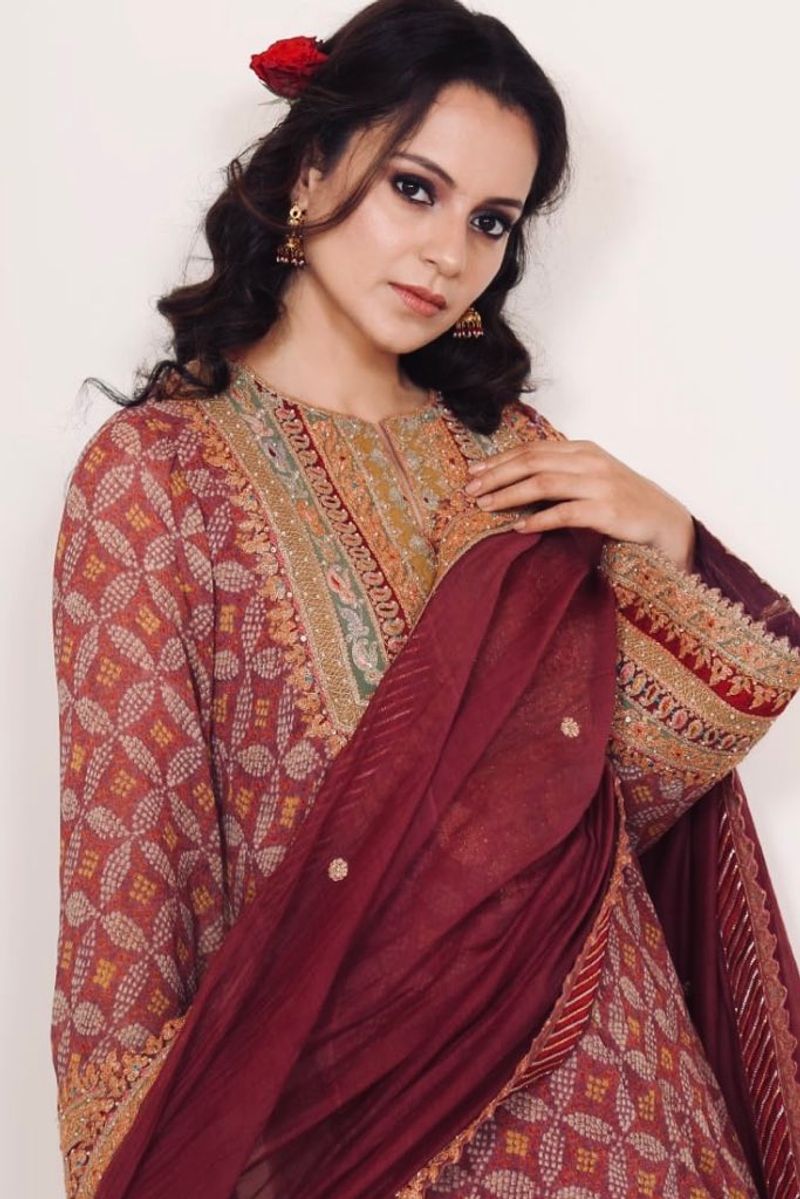 actress kangana traditional dressing function photo clicks