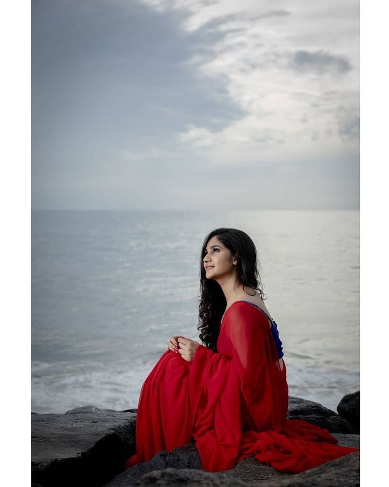 Bigg boss fame Losliya Latest green dress photo shoot