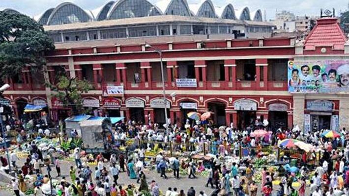 People Rush to Purchase Flower in Market due to Dasara in Bengaluru grg People Rush to Purchase Flower in Market due to Dasara in Bengaluru grg