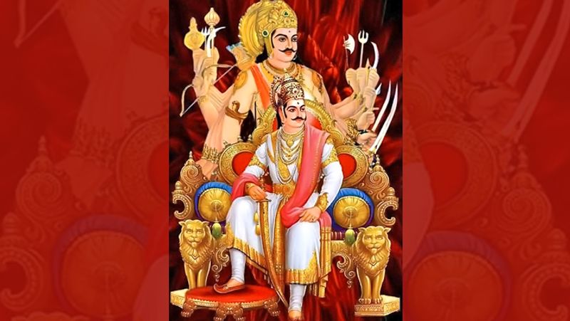 सहस्त्रबाहु अर्जुन से भी हारा रावण
वाल्मीकि रामायण के अनुसार, जब राक्षसराज रावण ने सभी राजाओं को जीत लिया, तब वह महिष्मती नगर (वर्तमान में महेश्वर) के राजा सहस्त्रबाहु अर्जुन को जीतने की इच्छा से उनके नगर गया। रावण ने सहस्त्रबाहु अर्जुन को युद्ध के लिए ललकारा। नर्मदा के तट पर ही रावण और सहस्त्रबाहु अर्जुन में भयंकर युद्ध हुआ। अंत में सहस्त्रबाहु अर्जुन ने रावण को बंदी बना लिया। जब यह बात रावण के पितामह (दादा) पुलस्त्य मुनि को पता चली तो वे सहस्त्रबाहु अर्जुन के पास आए और रावण को छोडऩे के लिए निवेदन किया। सहस्त्रबाहु अर्जुन ने रावण को छोड़ दिया और उससे मित्रता कर ली।
