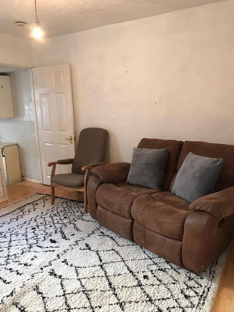 Incredible pictures show filthy house left unclean for years gets stunning makeover