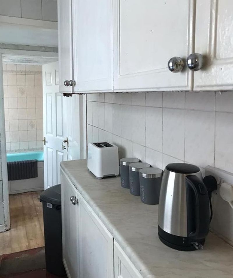 Incredible pictures show filthy house left unclean for years gets stunning makeover