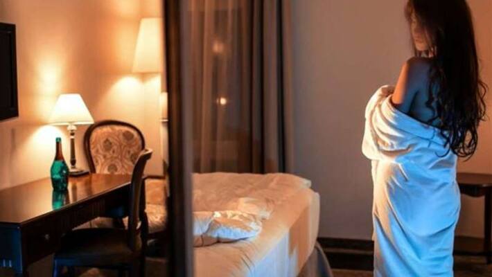High Profile Actress Arrested in racket Busted in mumbai's five star hotel KPY High Profile Actress Arrested in racket Busted in mumbai's five star hotel KPY
