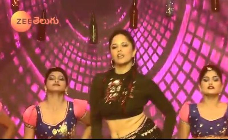 hot anchor anasuya shake her leg with pakka local song in dasara event arj