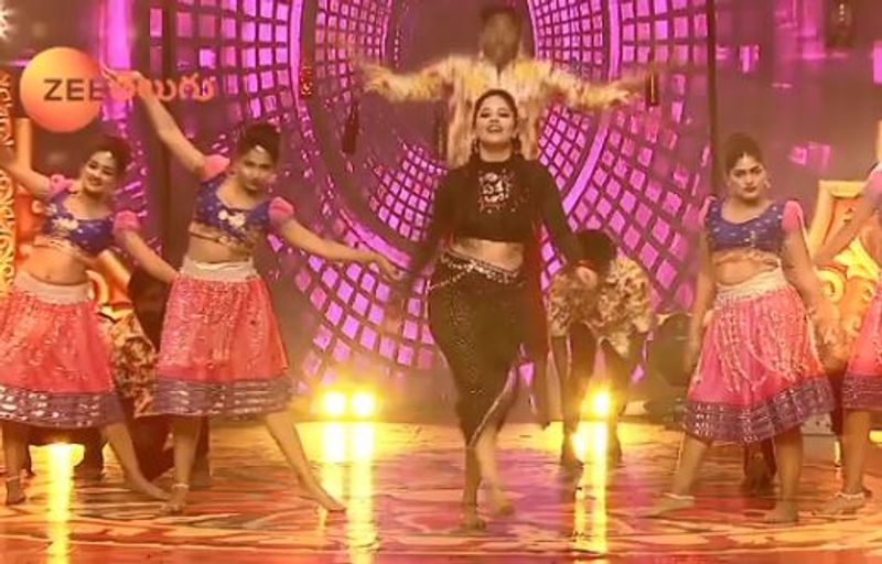 hot anchor anasuya shake her leg with pakka local song in dasara event arj