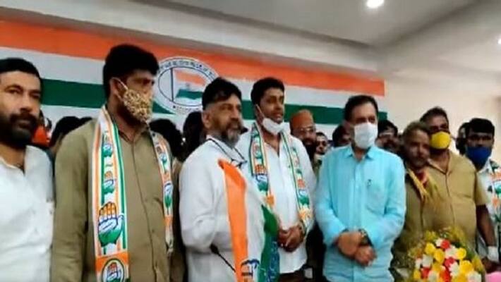 JDS Leaders and cab drivers joins congress rbj JDS Leaders and cab drivers joins congress rbj