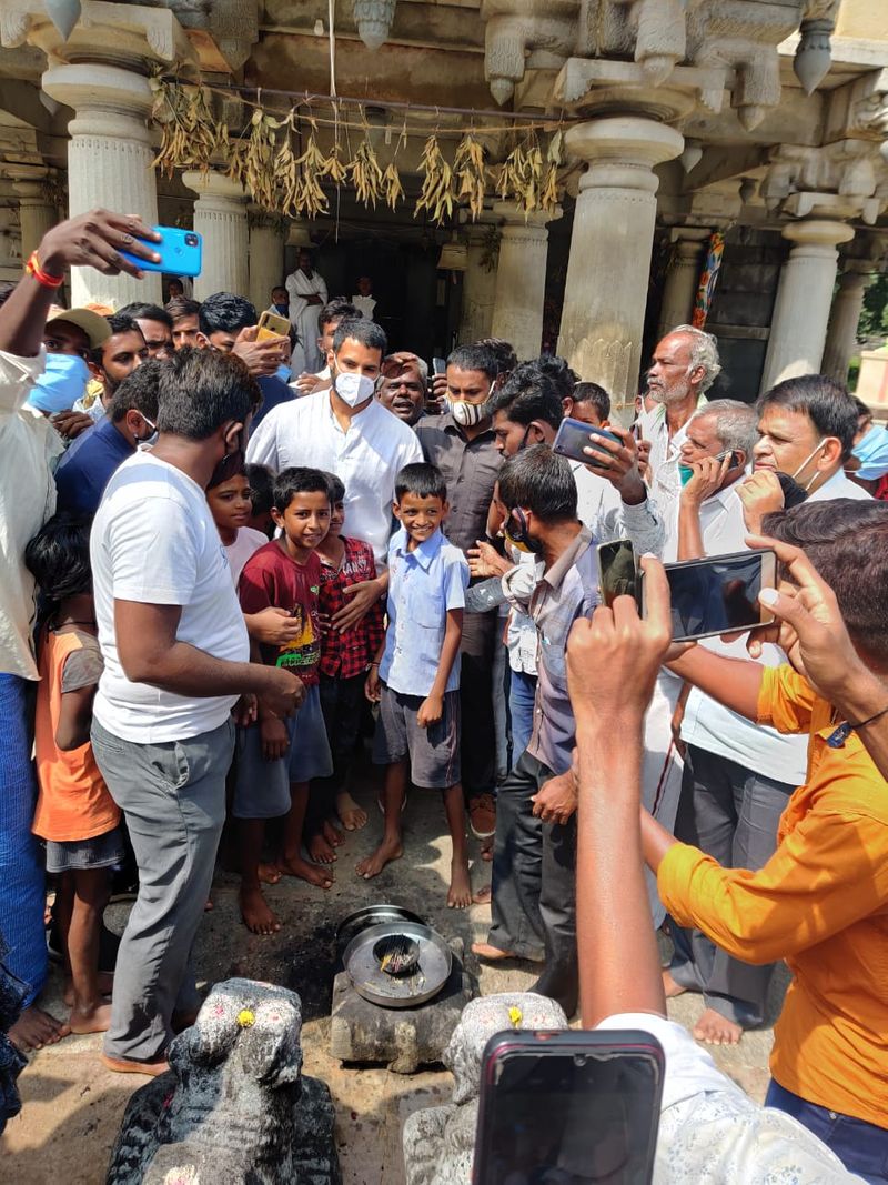 Nikhil Kumaraswamy Visit Pattanayakanahalli Mutt in Sira grg