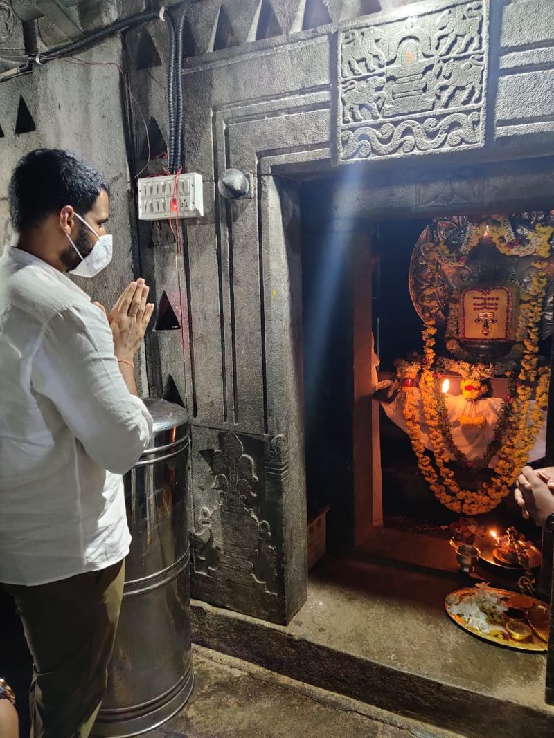 Nikhil Kumaraswamy Visit Pattanayakanahalli Mutt in Sira grg