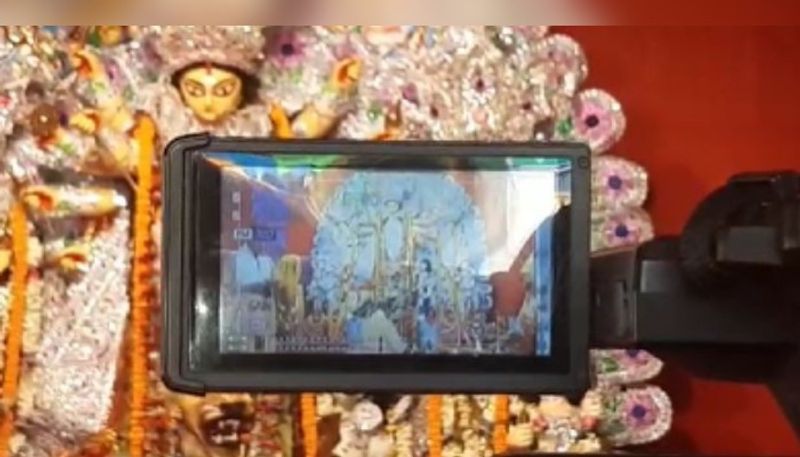 Visitors go out to see the best Durga pujo in Kolkata RTB