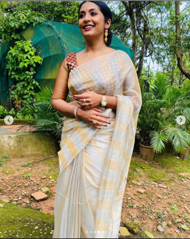 navya nair new stunning photos goes viral
