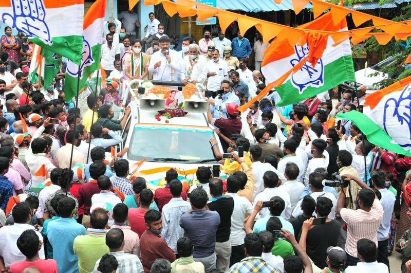 KPCC President D K Shivakumar Talks Over Munirathna grg