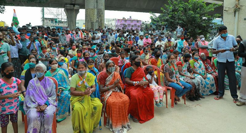 KPCC President D K Shivakumar Talks Over Munirathna grg