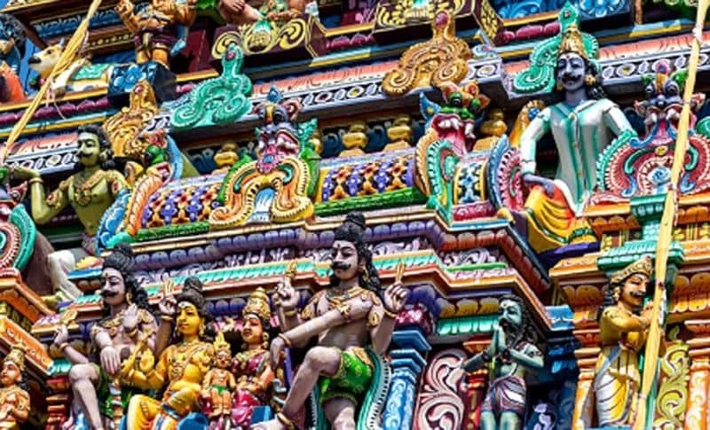 यहां पर रावण का मंदिर भी बना हुआ है, जहां पर 41 फीट ऊंची प्रतिमा रखी हुई है। 